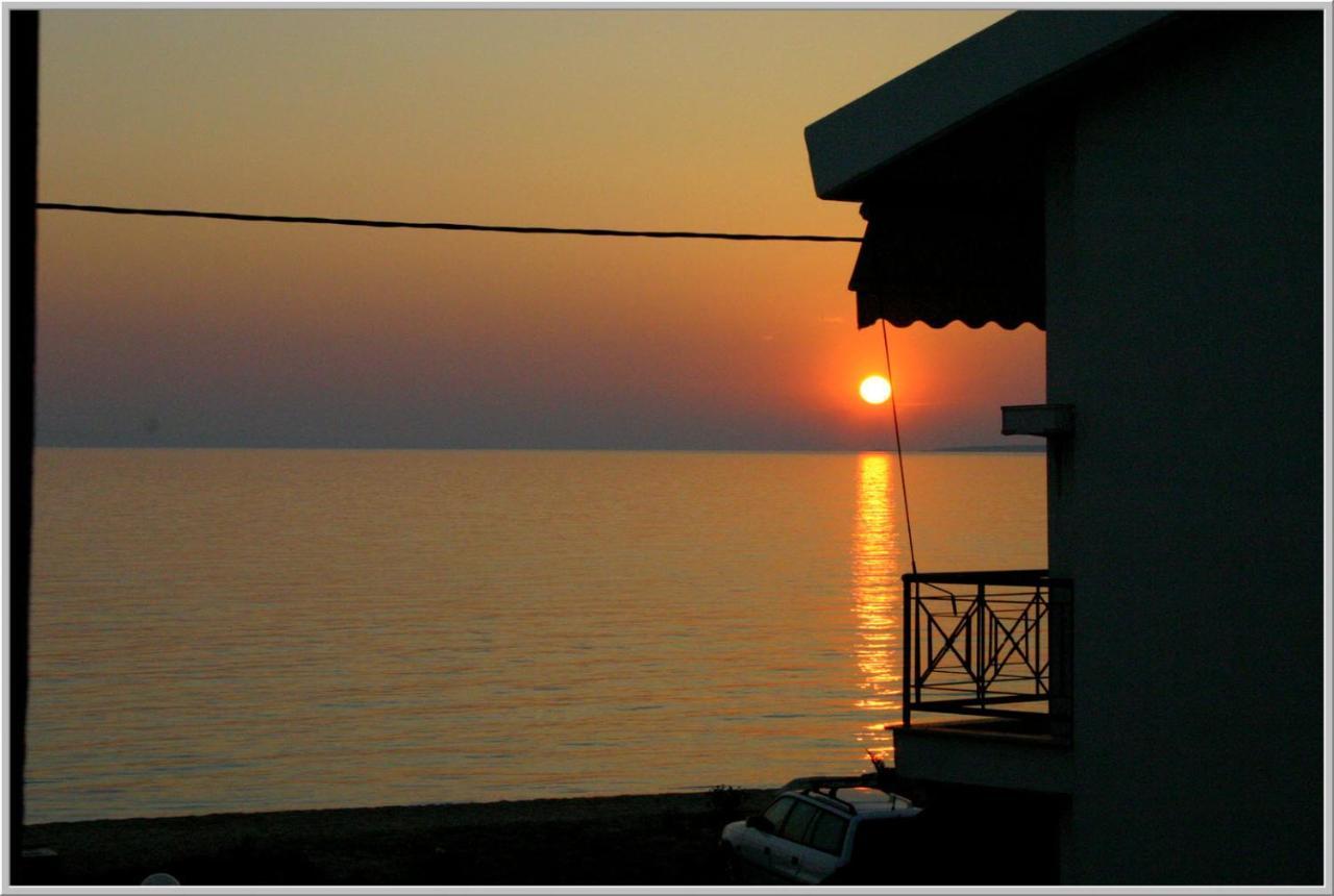 Just 20 Meters From The Beach Торони Экстерьер фото
