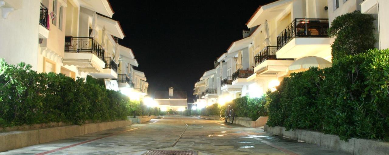 Just 20 Meters From The Beach Торони Экстерьер фото