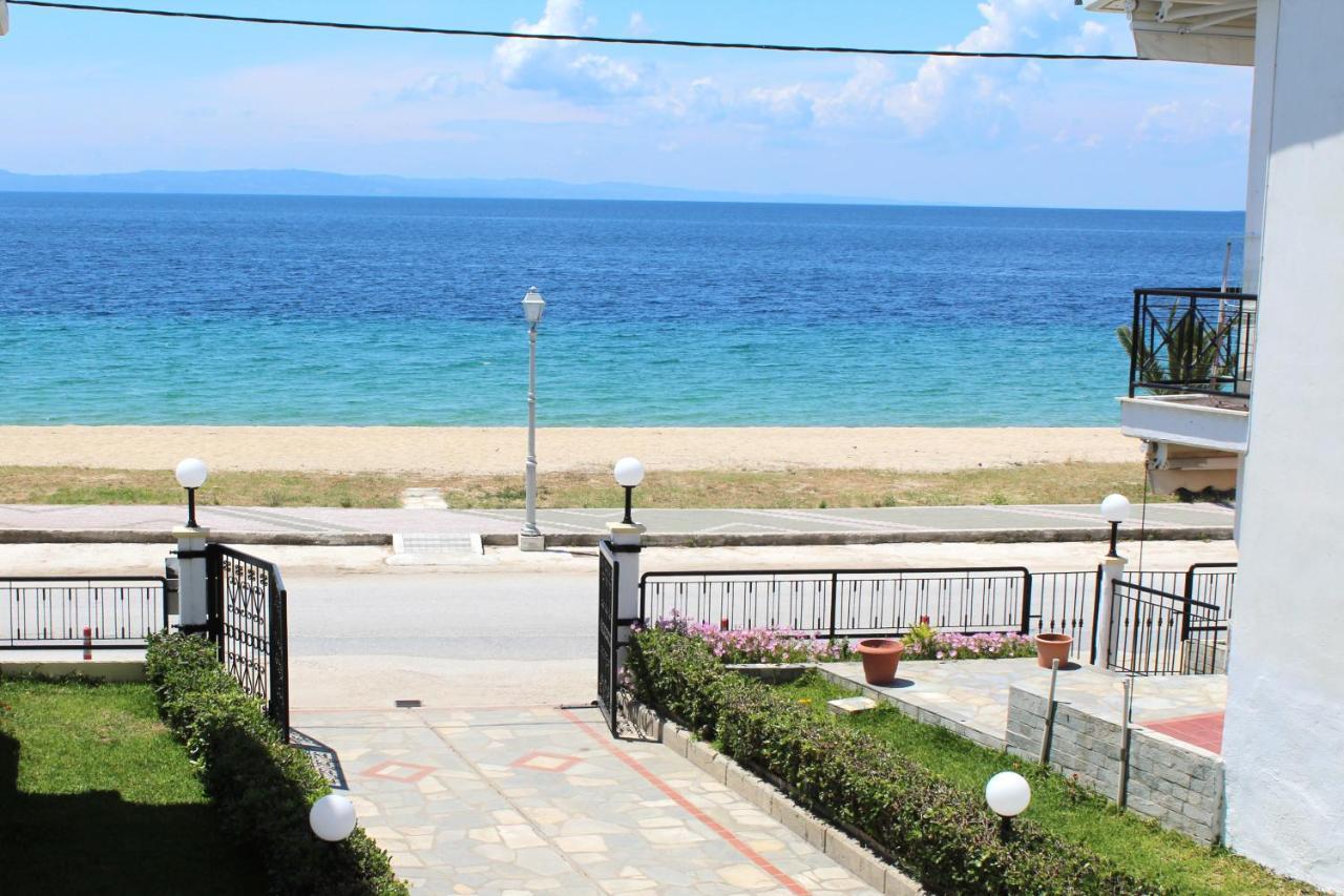 Just 20 Meters From The Beach Торони Экстерьер фото